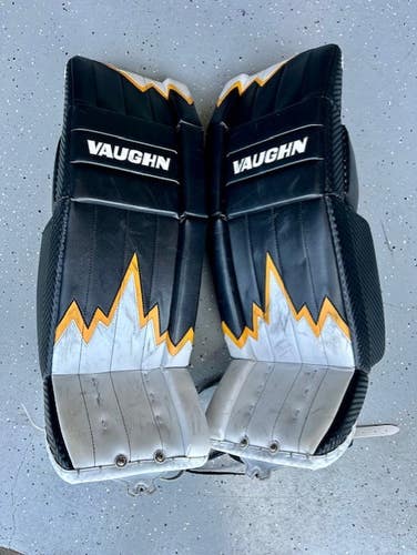 Used 31"+2 Vaughn Velocity Iceberg Pro Intermediate Goalie Leg Pads