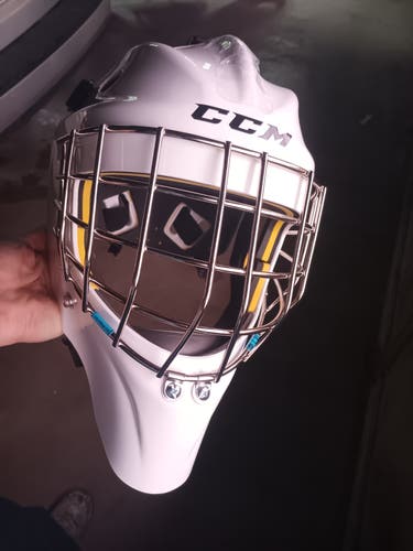 New Senior CCM Axis 1.5 Goalie Mask