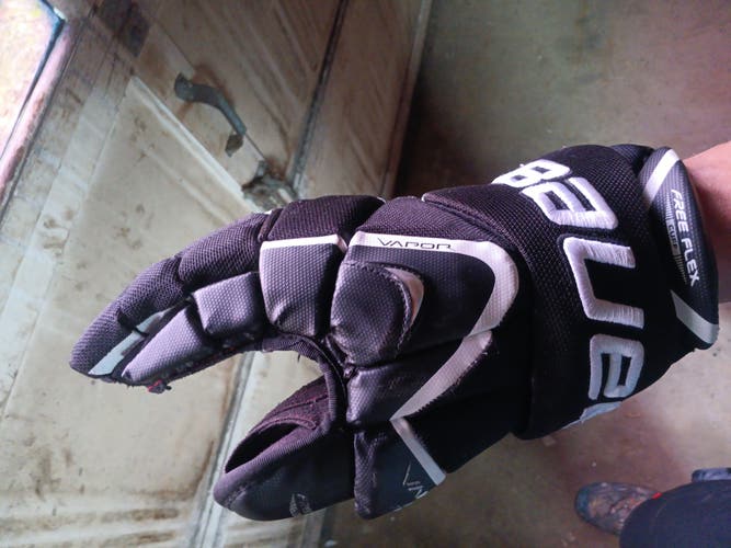 Used Bauer Vapor APX Gloves 11"