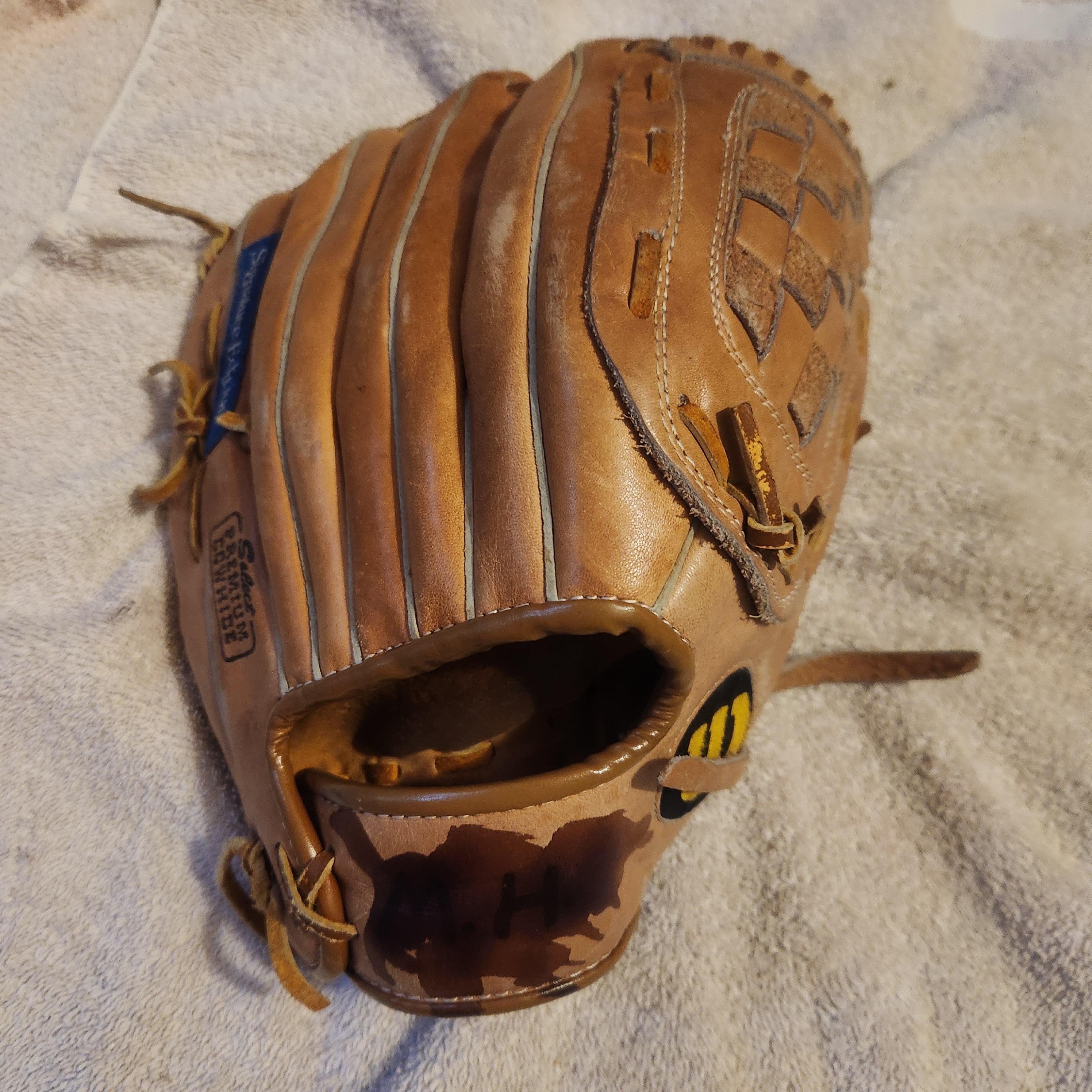 Wilson A2654 Tom Glavine Signature Edition Baseball Glove 11.5