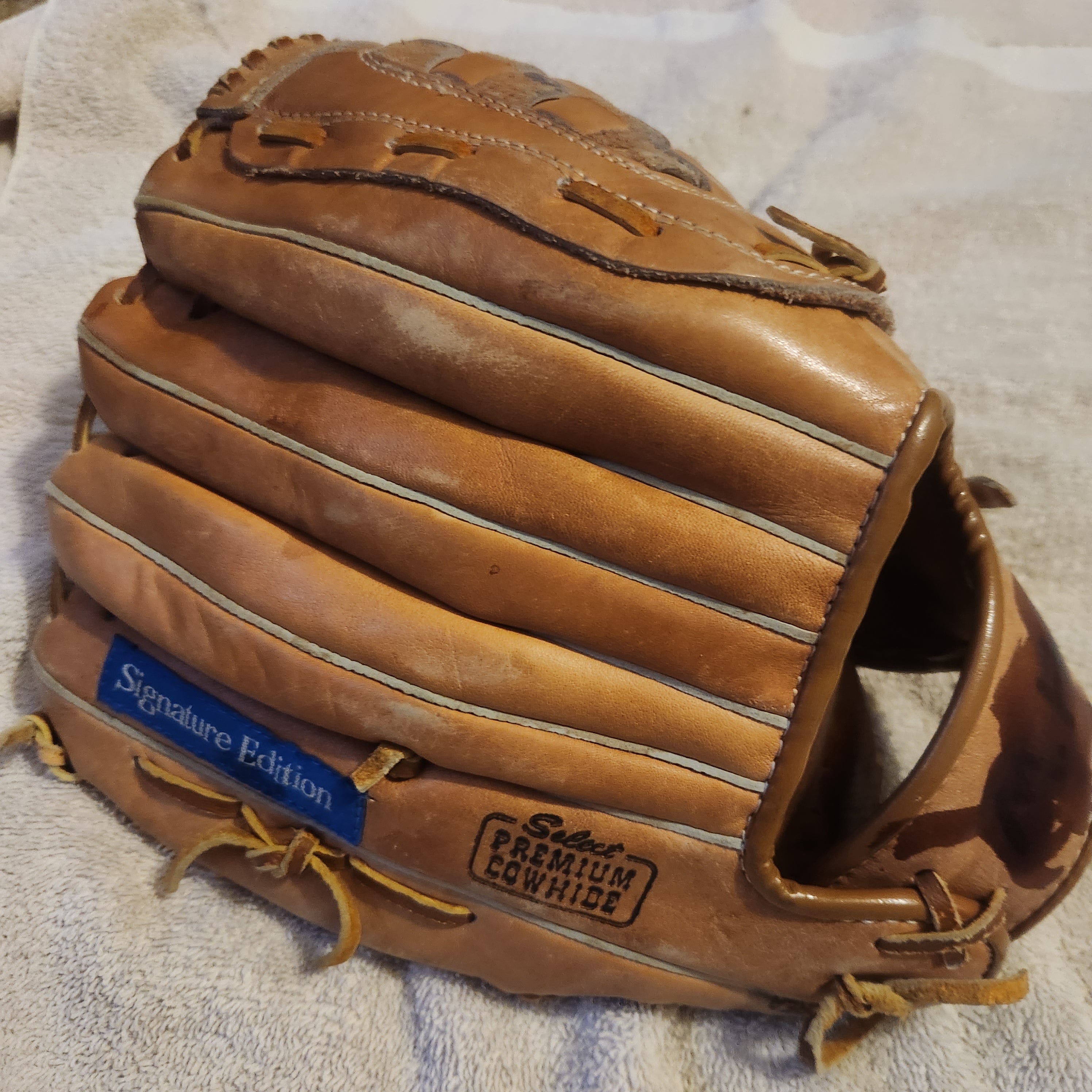 Wilson A2654 Tom Glavine Signature Edition Baseball Glove 11.5