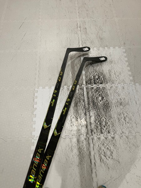 2 Pack New Intermediate Bauer Right Handed P28 Ag5nt Hockey Stick
