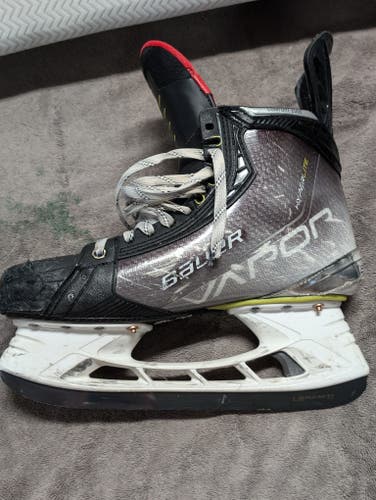 Bauer Vapor Hyperlite Hockey Skates 9.5 Fit 1