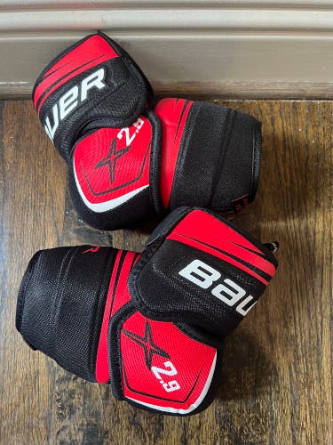 Like New Bauer Vapor X2.9 elbow pads Size Small