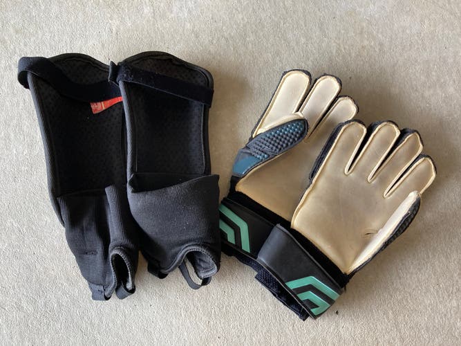 Umbro Kids Goalie Gloves