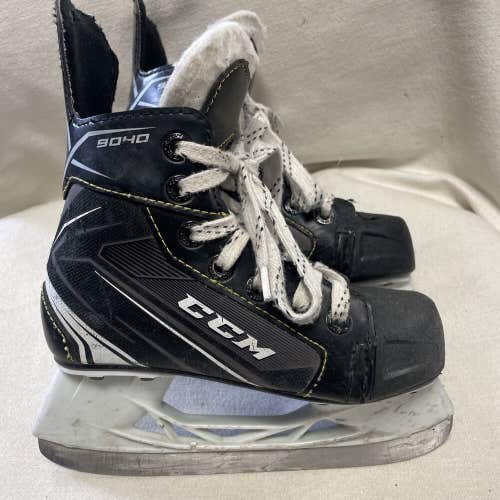 Youth Junior Size 12 CCM 9040 Ice Hockey Skates
