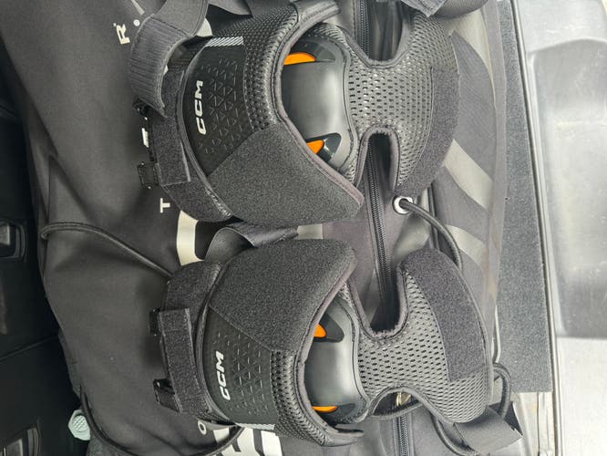 CCM XF PRO Knee Pads