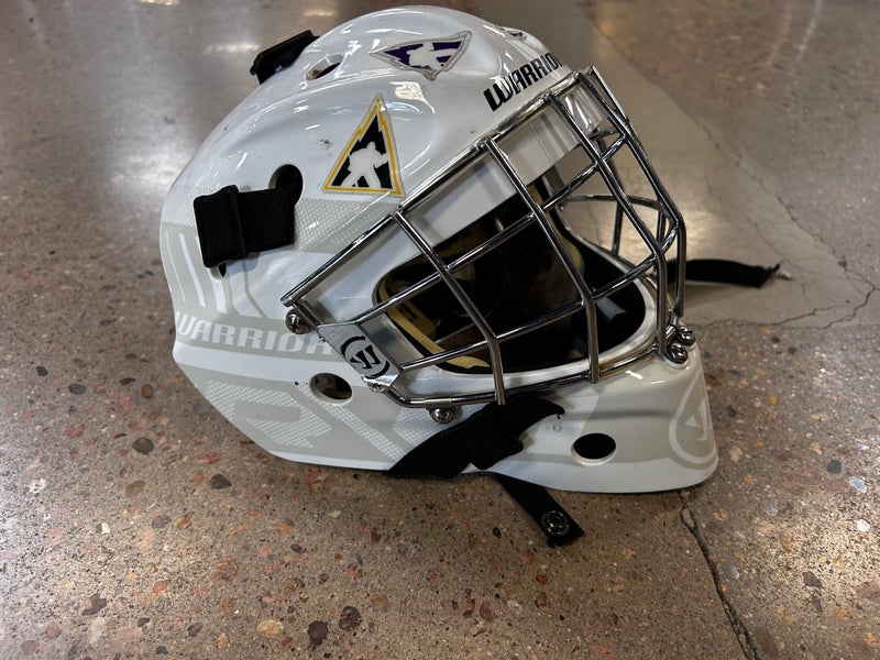 White Used Youth Warrior R/F1 Goalie Mask