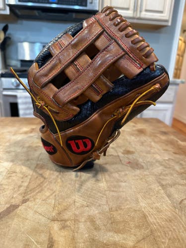 Used  Outfield 12" A2000 dw5 Baseball Glove