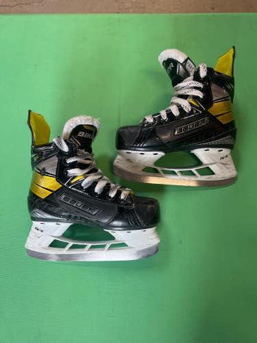 Used Youth Bauer Supreme 3S Hockey Skates Regular Width 11.5