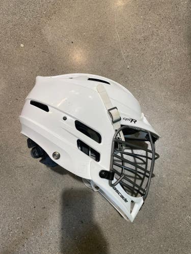 White Used Youth Cascade CPV-R Helmet (S/M)