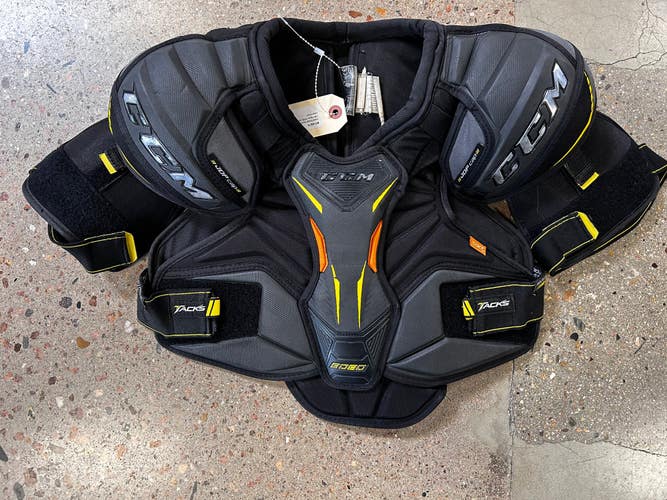 Used Small Senior CCM Tacks 9080 Shoulder Pads