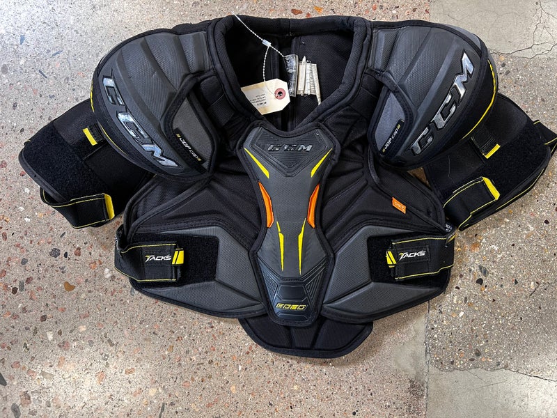 Used Small Senior CCM Tacks 9080 Shoulder Pads
