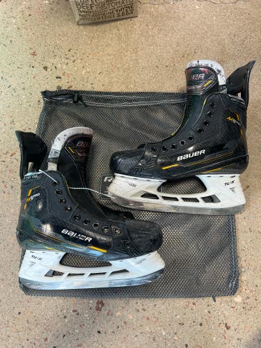 Used Intermediate Bauer Supreme M5 Pro Fit 2 Hockey Skates 6.5