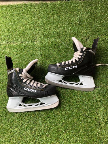 Used CCM AS-550 Hockey Skates Regular Width Size 4.0 - Intermediate