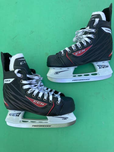 New Intermediate CCM RBZ 40 Hockey Skates Regular Width Size 4