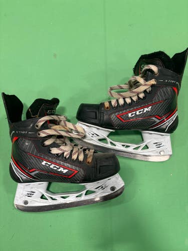 Used Junior CCM JetSpeed XTra Hockey Skates Regular Width Size 2.5