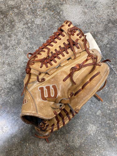 Gold Used Adult Wilson A2000 Right Hand Throw Pitcher's Baseball Glove 11.75"
