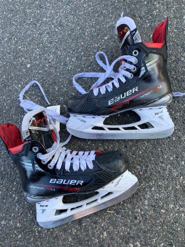 Used Intermediate Bauer Vapor X4 Hockey Skates | Size 5.5 Fit 2