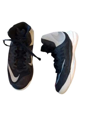 Used Nike Senior 6.5 Basketball Shoes