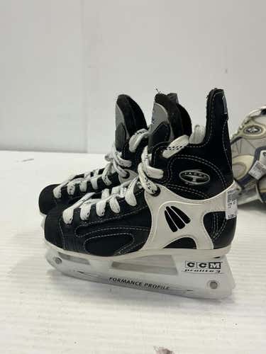 Used Ccm 152 Junior 01 Ice Hockey Skates