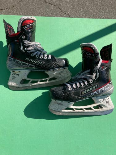 Used Senior Bauer Vapor 3X Hockey Skates 7