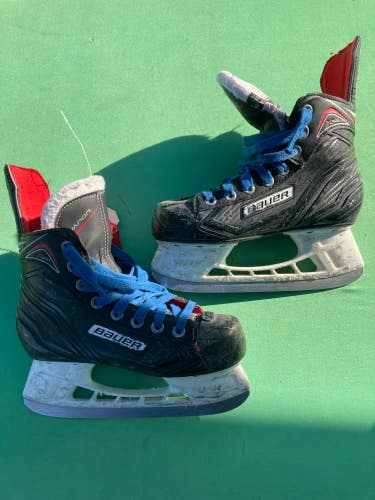 Used Junior Bauer Vapor X300 Hockey Skates Regular Width Size 2