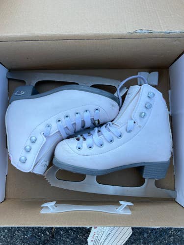 Used Riedell Pearl Figure Skates | Size 11-Junior