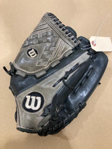 Black Used Wilson Onyx Right Hand Throw Pitcher's Softball Glove 12.5"