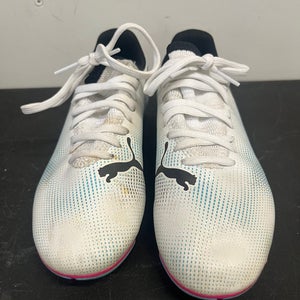Used Kids 1 FTR Puma Soccer Cleats. B R6 S1 L1