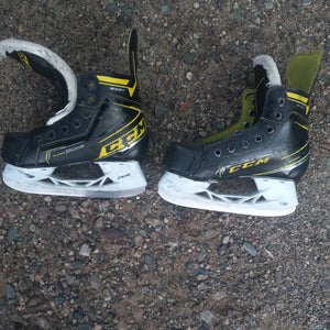 Youth size 12.5 CCM Super Tacks 9380 Hockey Skates