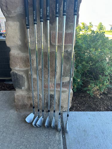 MUST GO, Used Men's Mizuno Right Handed Stiff Flex Steel Shaft JPX 923 Hot Metal Pro Iron Set