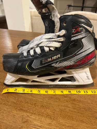 Hockey goalie skates