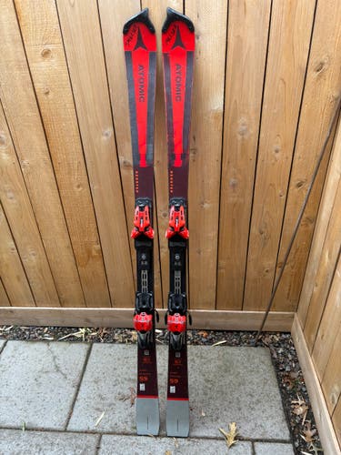 Used 2022 Unisex Atomic 157 cm Racing Redster FIS SL Skis With Bindings Max Din 16