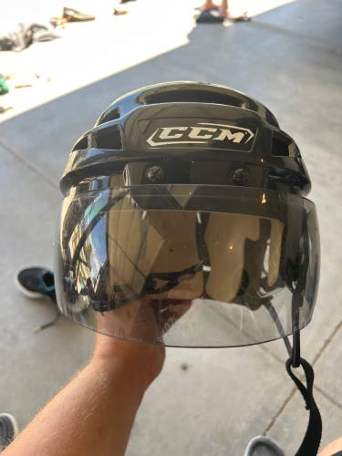 Used Medium CCM Vector V08 Helmet W Oakley Smoke Visor