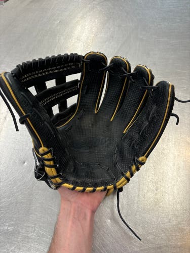Wilson A2000 Sierra Romero 12" Softball Glove