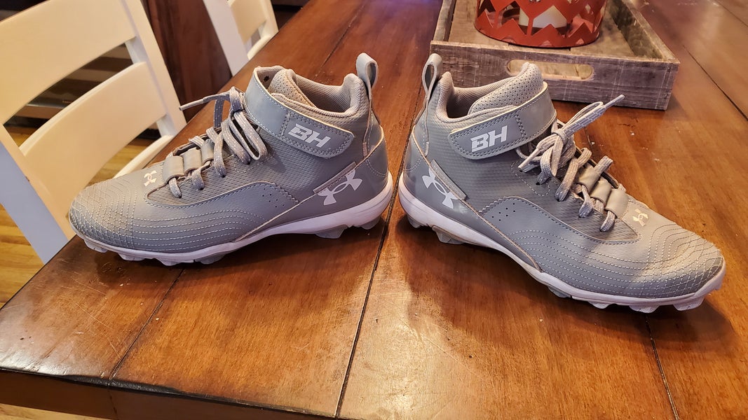 Gray Used Size 5.5 Youth Men's Under Armour High Top Molded Cleats