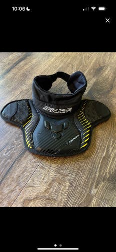 BAUER SUPREME GOALIE NECK GUARD 37.5