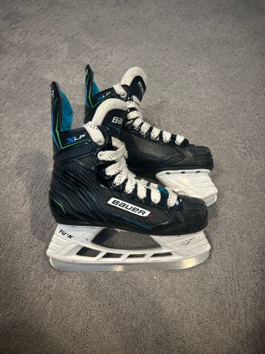 Used Junior Bauer Regular Width Size 3 XLP Hockey Skates