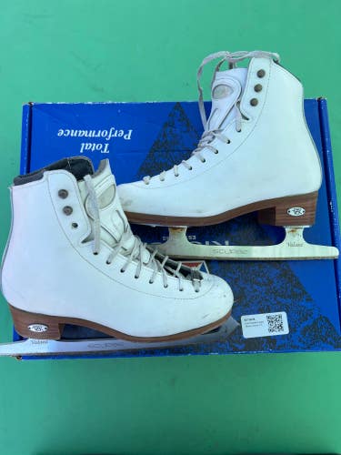 Used Riedell Edge Figure Skates | Size 3.5 - Med