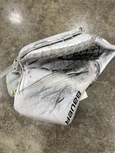 Used Senior Bauer Hyperlite Goalie Glove Full Right