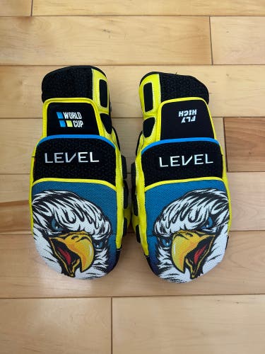 Yellow New Medium/Large Level Gloves