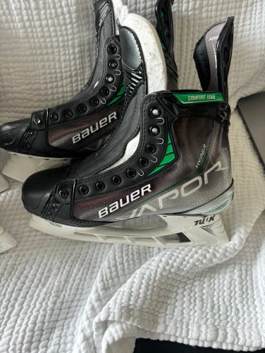 New Senior Bauer Regular Width Pro Stock 9.5 Vapor Hyperlite Hockey Skates