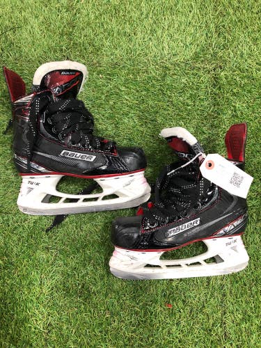 Used Bauer Vapor X2.7 Hockey Skates Regular Width Size 2.5 - Junior