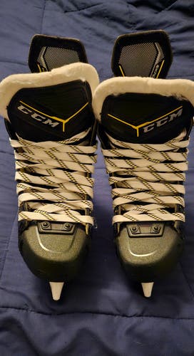 Used Junior CCM Super Tacks 9380 Hockey Skates Regular Width Size 2.5