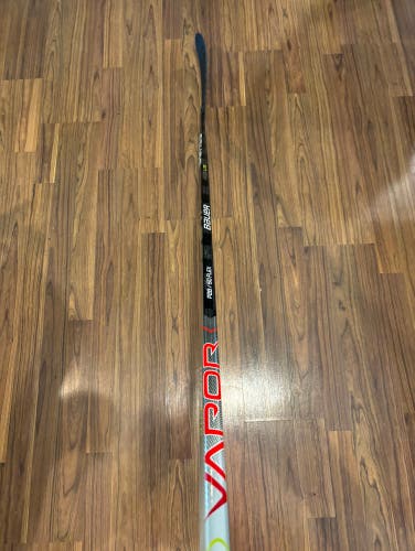 Used Junior Bauer Right Handed P28  Vapor Hyperlite Hockey Stick