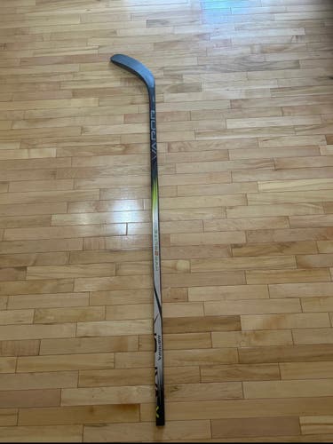 Used Senior Bauer Right Handed Pro Stock Vapor Hyperlite 2 Hockey Stick