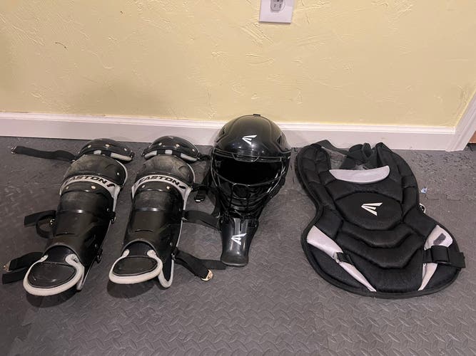 Easton Black Magic 2.0 Catcher's Set - Jr Youth