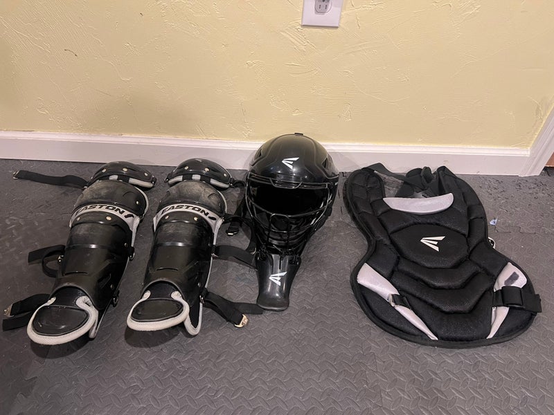 Easton Black Magic 2.0 Catcher's Set - Jr Youth