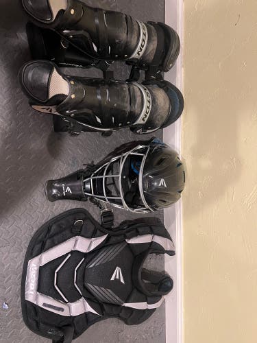 Easton Game Time Catcher's Set Size Youth/junior Ages 9-12